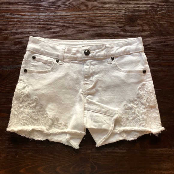 Cache White Jean Shorts with Embroidery - Picture 2 of 13